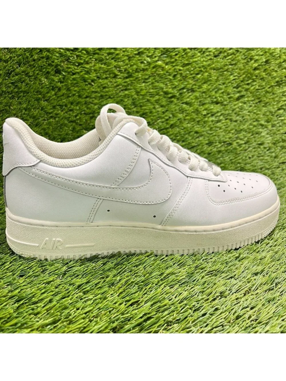 Nike Air Force 1 '07 Low Men Size 9 Triple White Athletic Leather Shoes Sneakers